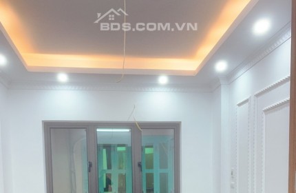 BÁN NHÀ NGUYỄN KHUYẾN 30M2 3 TẦNG, Ô TÔ ĐỖ CỔNG CHỜ, 2 PHÚT ĐI RA VĂN MIẾU, NGÕ NÔNG, MẶT TIỀN 4M, LH 0966037496